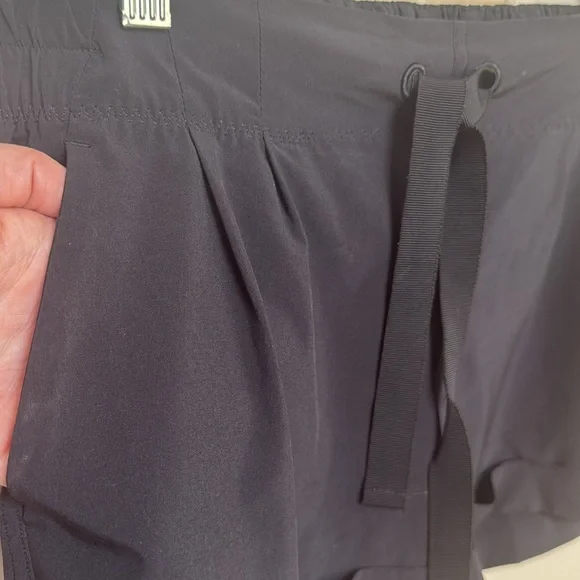 Lululemon Spring Break Away cuffed Linerless drawstring Shorts black Size 6 - Picture 4 of 7